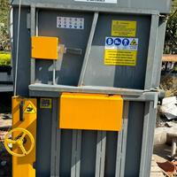 Compattatore plastica, carta, rifiuti.