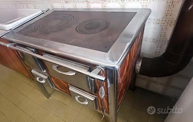 Stufa a legna d’epoca (rivestimento ceramica) 