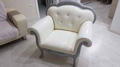 Poltrona in ecopelle con Swarovski