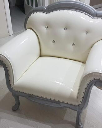 Poltrona in ecopelle con Swarovski