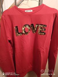 Felpa rossa e paillettes 