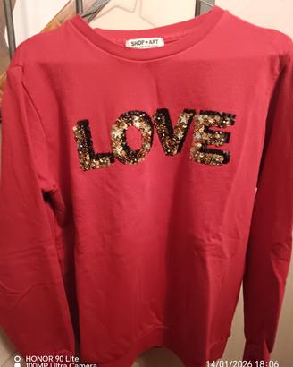 Felpa rossa e paillettes 
