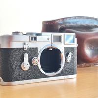 Corpo Leica m3 (n. 921625) con custodia originale