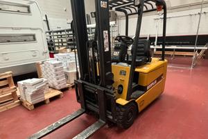 Muletto Caterpillar 18 Q.li