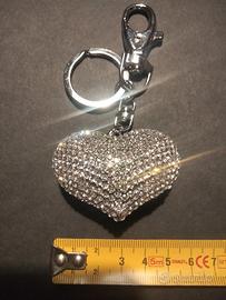 portachiavi forma cuore in metallo con strass