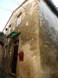 Terratetto da ristrutturare nelle colline di Lucca
