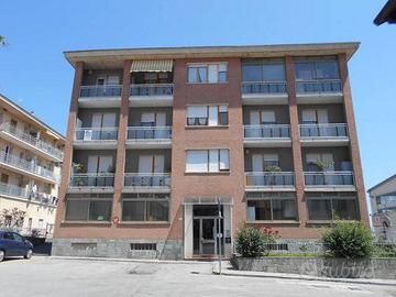 Appartamento di 109 m² con 4 locali e box auto a L