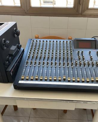 Registratore R8 e Mixer a 12 tracce mod 812 Fostex