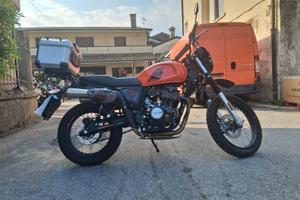 SWM SIX 500cc RED CON BAULETTO