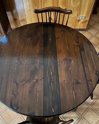 Tavolo allungabile e sedie in legno