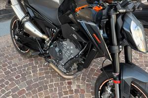 Ktm Duke 890 Da vetrina
