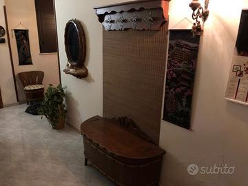 Arredamento in legno per ingresso completo