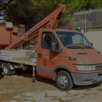 IVECO DAILY CON PIATTAFORMA MOBILE