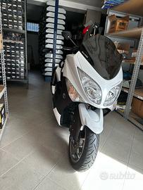 Yamaha T Max white