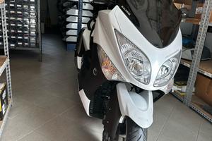 Yamaha T Max white