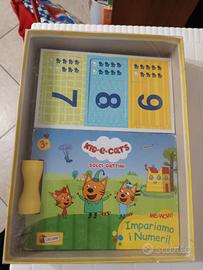Libro e tessere per imparare i numeri da 1 a 10