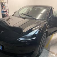 tesla model 3 RWD con autopilot avanzato
