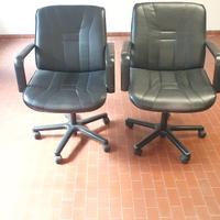 poltrona nera girevole ufficio