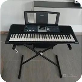 Tastiera Yamaha con supporto