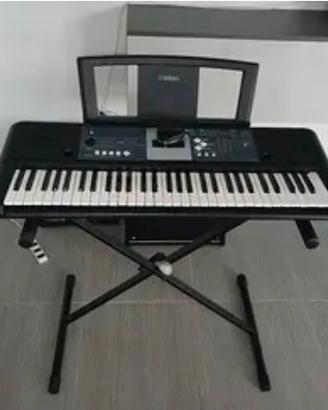 Tastiera Yamaha con supporto