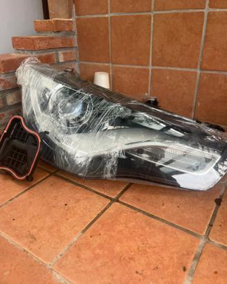 Faro lato destro passegero Audi A1
