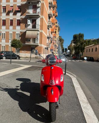 Piaggio Vespa GTS 300