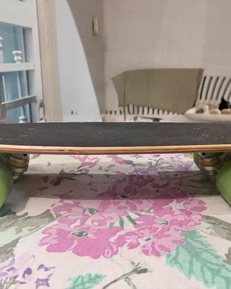 Skateboard Cruiser Ridge in legno con ruote verdi