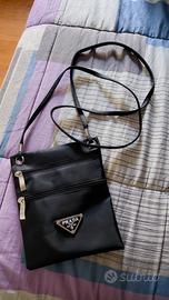 Prada tracolla nylon nero con logo triangolare