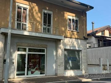 Immobile di 104 m² con 2 locali a Udine