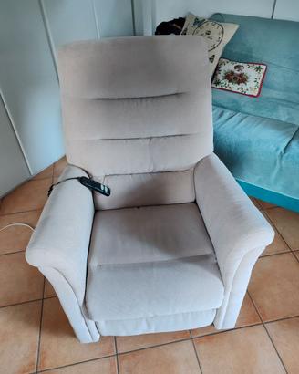 Poltrona reclinabile elettricamente