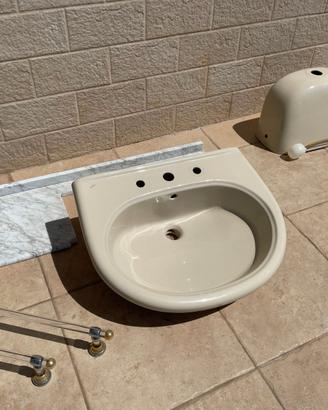 Lavabo bagno e cassetta WC in ceramica