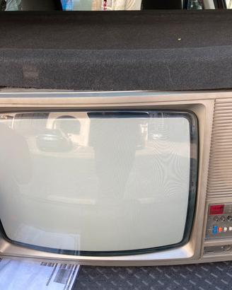 Televisore vintage pal color Telefunken