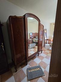 armadio in radica antico