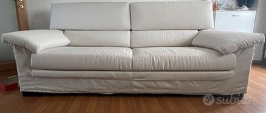 Divano in tessuto beige
