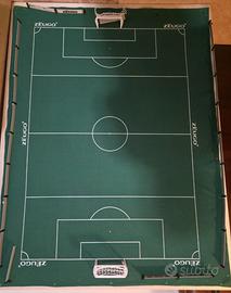 Subbuteo/Zuego vari articoli + pannello di legno 1