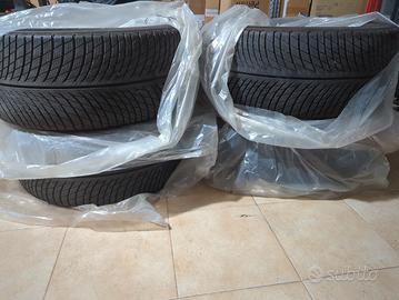 285/45R20 
