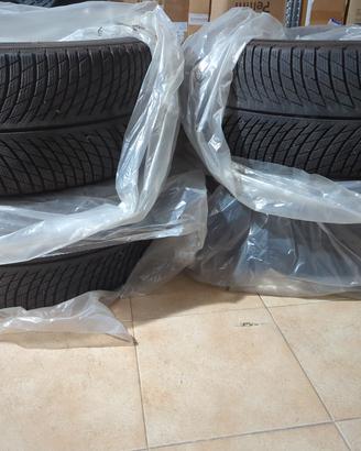285/45R20 
