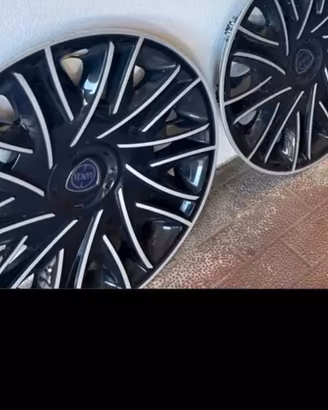 4 copricerchi lancia Ypsilon da 15 tutto 40 euro 