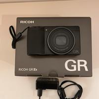 Ricoh GR III x