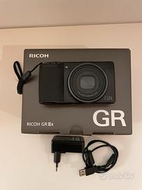 Ricoh GR III x