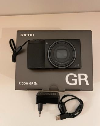 Ricoh GR III x
