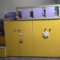 Cameretta con letto a soppalco