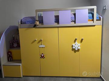 Cameretta con letto a soppalco