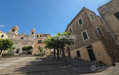 TRILOCALE DI CHARME NEL CUORE DI BORGIO VEREZZI -