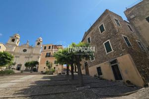 TRILOCALE DI CHARME NEL CUORE DI BORGIO VEREZZI -