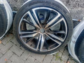 Gomme 235/40/19 con cerchi in lega
