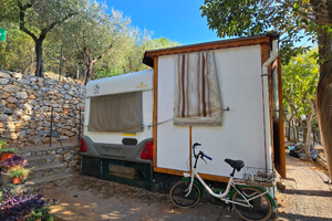 Roulotte Knaus Sudwind 500 + bungalow vista mare