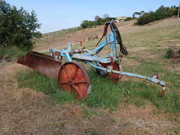 Aratro bivomere idraulica