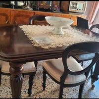 Tavolo, armadio o letto antico 