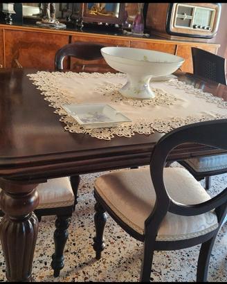 Tavolo, armadio o letto antico 